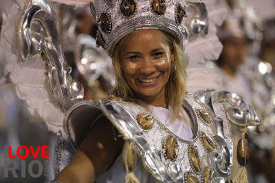 里约热内卢的巴西狂欢节游行，王后和花车 - 在里约热内卢，在狂欢节游行sambodromo 